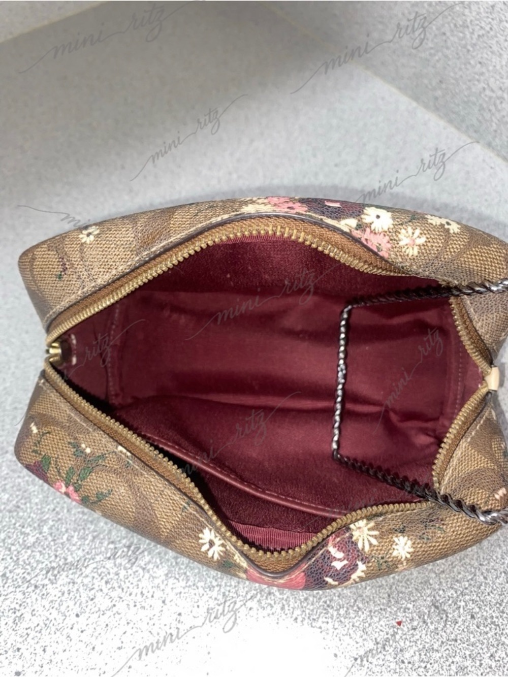 Coach Evergreen Floral Small Boxy Cosmetic Case EUC - Picture 7 of 15